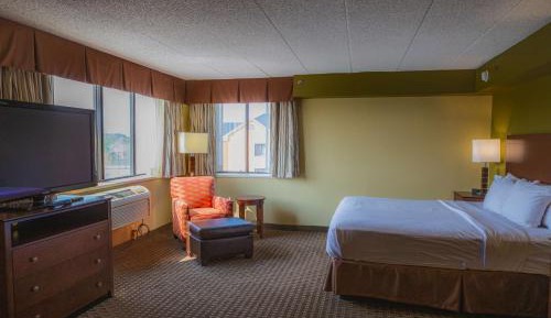 King Suite - Non-Smoking