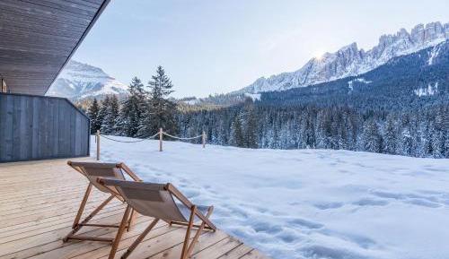 Apartment with Mountain View