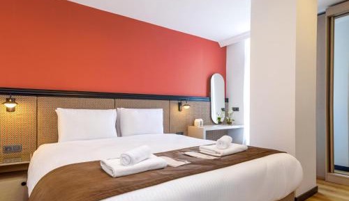 Deluxe Family Three-Bedroom Apartment