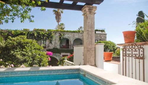 Deluxe One-Bedroom Suite