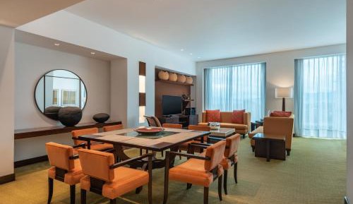 Junior King Suite with Executive Lounge Access