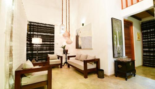 King Suite with Pool View