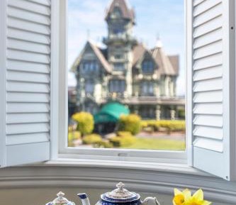 King Room with Shared Bathroom