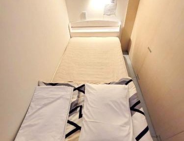 Single Bed in Mixed Dormitory Room