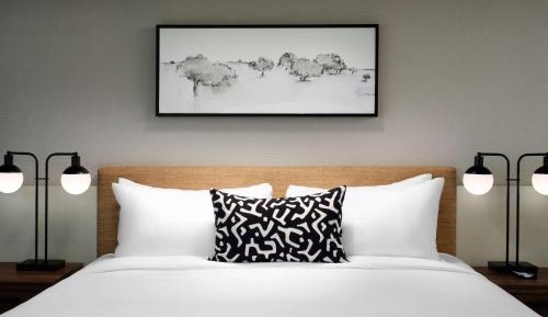 Deluxe King - Hearing Accessible