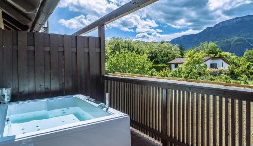 Deluxe Suite with Spa Bath