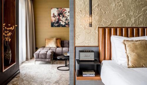 Dutch King Junior Suite with Balcony