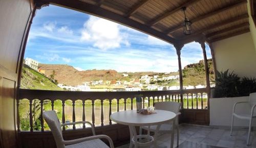 Apartment with Mountain View