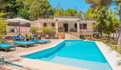 Villa with Garden View