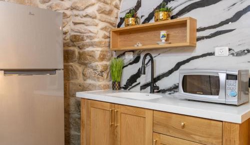 Queen Room with Spa Bath