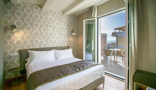 Deluxe Double Room with Balcony and Sea View