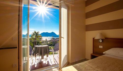 Double or Twin Room with Lake View