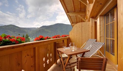 Apartment with Mountain View
