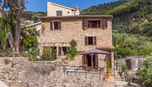 Villa with Garden View