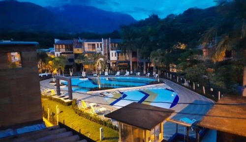 Apartment with Pool View 