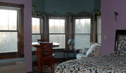 King Bed Cottage with Spa Bath