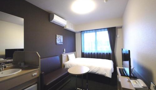 Single Room with Shared Bathroom - Smoking