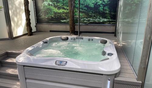 Queen Room with Spa Bath
