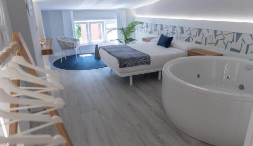 Penthouse Loft with Jacuzzi