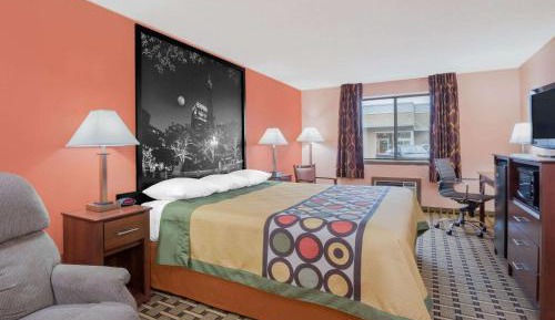 King Suite - Non-Smoking