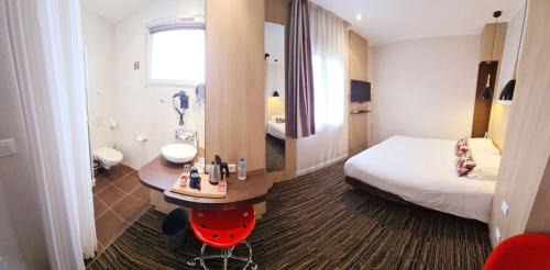 Standard Room - Non-Smoking with Open Bathroom and Toilet