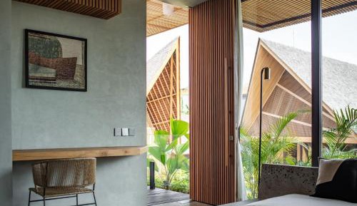 Suite with Pool View