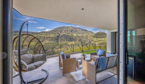 Superior One-Bedroom Apartment with Balcony