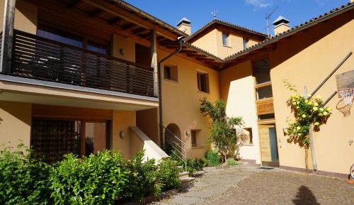 Apartment with Mountain View