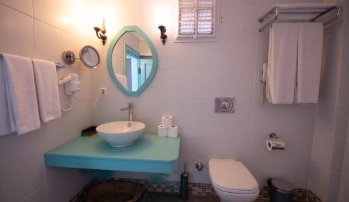 Queen Suite with Spa Bath
