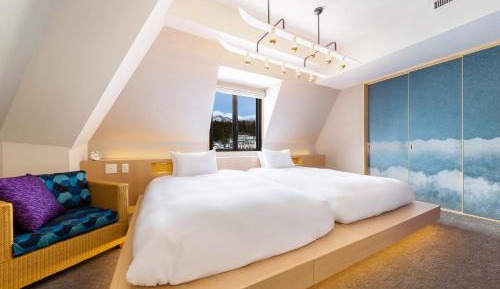 Suite with Mountain View