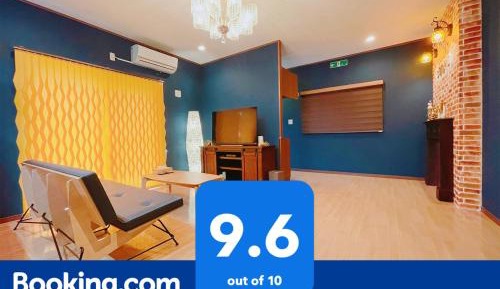 Family Room with Side Sea View