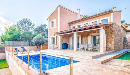 Three-Bedroom Holiday Home 