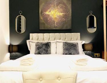 Studio with Spa Bath