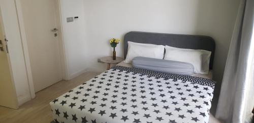 Deluxe Two-Bedroom Apartment with Garden View