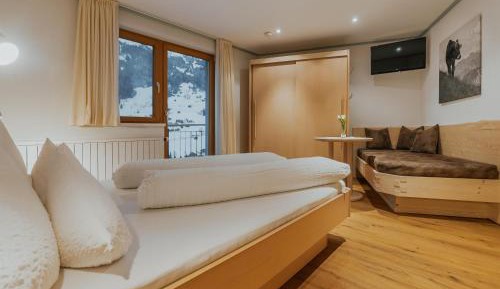 Two-Bedroom Apartment with Shower 