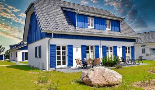 Three-Bedroom Holiday home 10