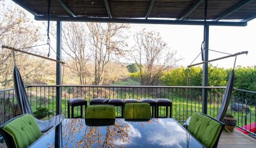 Apartment with Mountain View