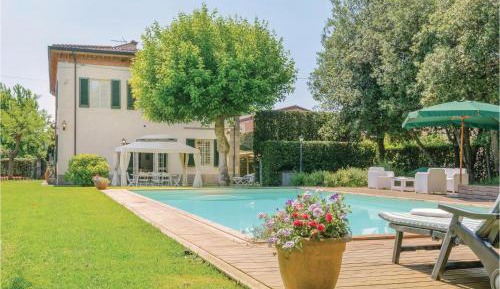 Five-Bedroom Holiday Home