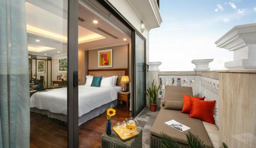 Dalvostro Valentino Suite Room with Bathtub