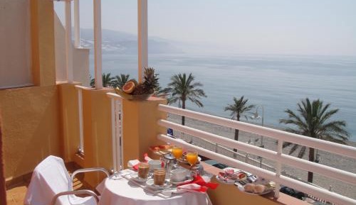 Double or Twin Room with Terrace and Sea View