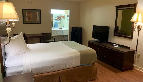 Queen Room - Non-Smoking