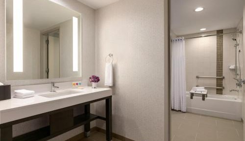 King Suite with Sofa Bed and Roll-In Shower - Disability Access