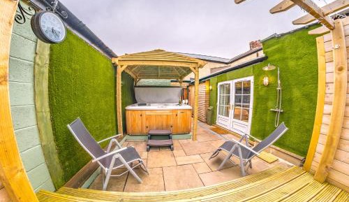Aquila Luxury Double room with private hot tub and terrace