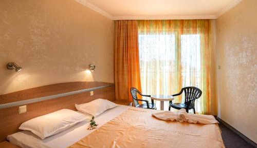 One-Bedroom Apartment with Balcony