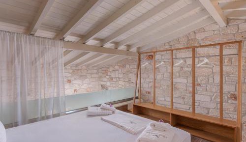 Premium Suite with Side Sea View