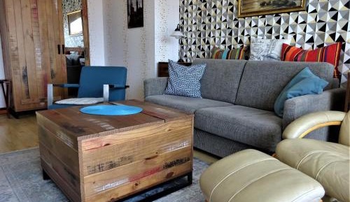 One-Bedroom Apartment with Sea View