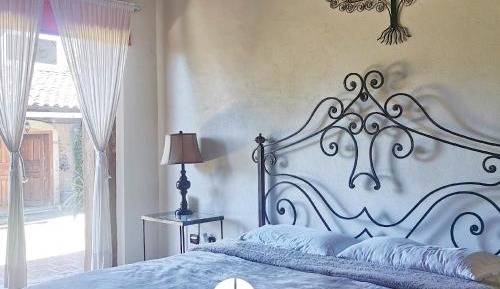 Deluxe Queen Suite