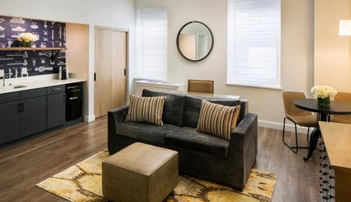 One-Bedroom King Suite