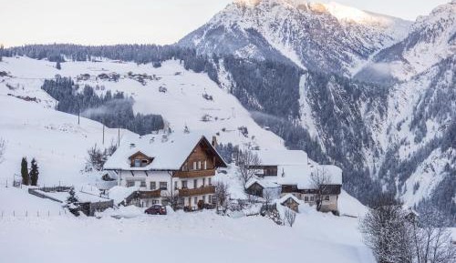 Superior One-Bedroom Apartment