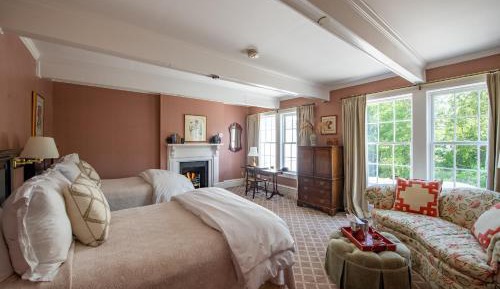 Deluxe Queen Room with Two Queen Beds